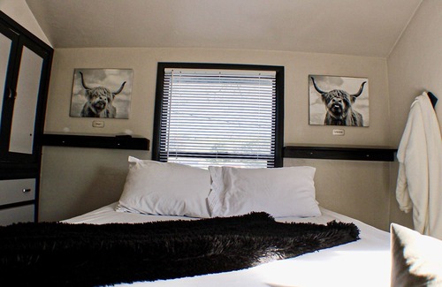 Vallejo Casa | Modern Urban farmhouse Centrally located between Napa & SF - Mins from Six Flags