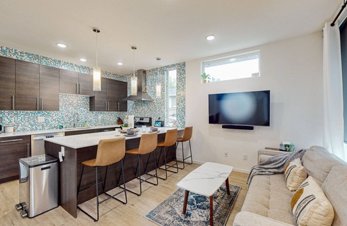 Greenwood Casa | Modern, urban townhome with rooftop patio views, gas grill and fire pit