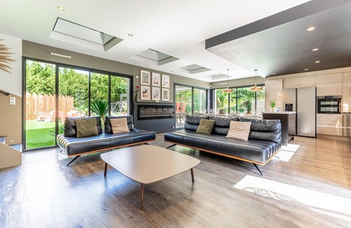 Saint-Aignan-Grandlieu Casa | Modern Villa with Private Pool