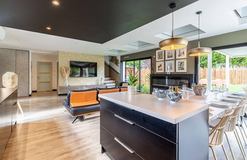 Saint-Aignan-Grandlieu Casa | Modern Villa with Private Pool