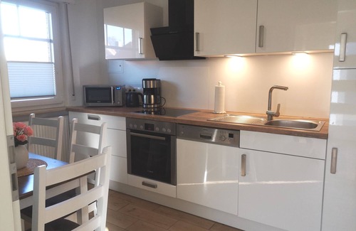 Schortens Condominio | Modern vacation apartment near the North Sea with terrace and garden