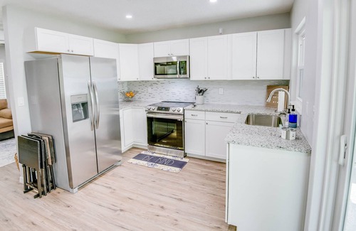 Cypress Gardens Casa | Modern Vacation Home near Legoland