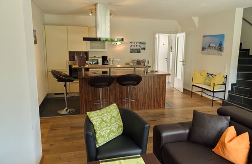 Goldegg Casa | Modern vacation home with garden and infrared sauna