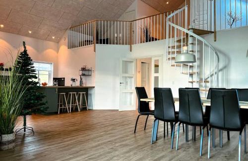 Frodba Casa | Modern Vacation Home With Hot Tub