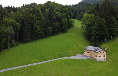 Bizau Chalet De Esquí | Modern vacation hut in a quiet, secluded location at the foot of the Hirschberg, with terrace