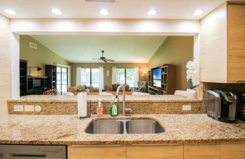 Sarasota Villa | Modern Vacation Resort Style 2 bedroom, 2 bath Villa just 4 miles to Siesta Key