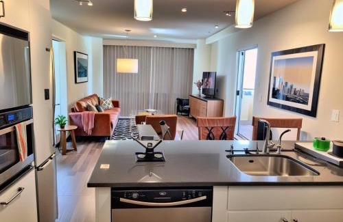 Hollywood Apartamento | Modern Venice Beach Stay - Walk to Marina & Boardwalk