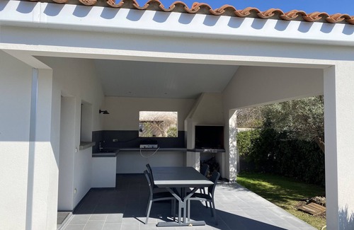 Villeneuve-de-la-Raho Villa | MODERN VILLA 5 MINUTES WALK FROM VILLENEUVE DE LA RAHO LAKE