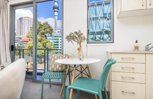 Auckland Central Business District Apartamento | Modern Viaduct Apartment w pool gym Skytower views