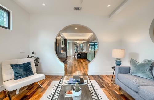 Zilker Villa | Modern Villa 5 minutes from Zilker Park and Downtown