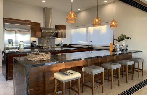 Buzzards Villa | Modern Villa Cabo - Maid, Beach Club, Lap Pool, Tennis, Gym