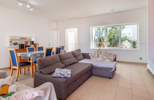 Sant Lluis Villa | Moderna Villa Cap de Font con piscina y terraza en la azotea; aparcamiento disponible, se admiten mascotas