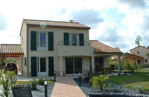 Les Forges Villa | Villa moderna con más de 1000 m2 de jardín, junto a la piscina climatizada y campo de golf
