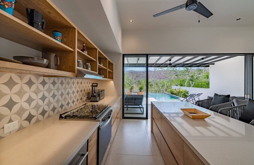 Santa María Huatulco Villa | Modern Villa Overlooking Lush National Park