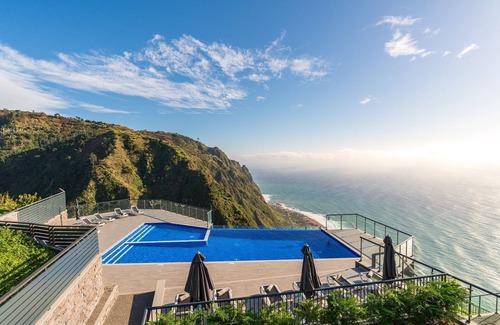 Paul do Mar Apartamento | Modern villa, shared infinity pool | SunsetCliff 5