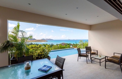 Morne Criquet Villa | Villa moderna suite Acajous ofrece espléndidas vistas!