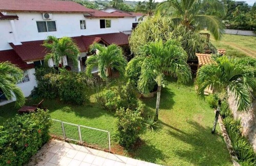 La Ceiba Casa | Modern Villa w/pool & complimentary breakfast, near Playa Bonita.