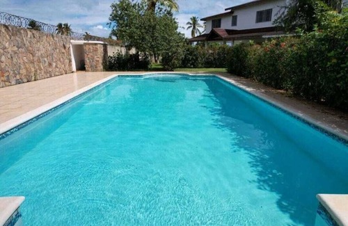 La Ceiba Casa | Modern Villa w/pool & complimentary breakfast, near Playa Bonita.