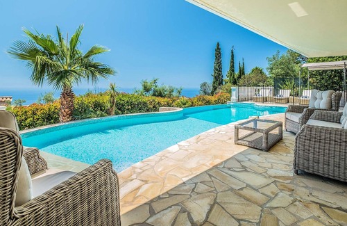 Espero-Pax Casa | Modern villa with swimming pool