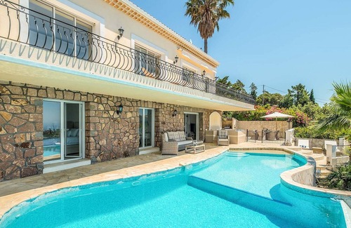 Espero-Pax Casa | Modern villa with swimming pool