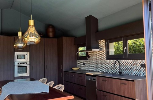 San Pedro de la Ribera Chalet De Esquí | Villa moderna con jardín en Cudillero