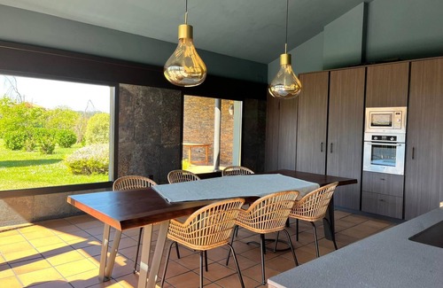 San Pedro de la Ribera Chalet De Esquí | Villa moderna con jardín en Cudillero
