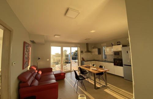 Jakisnica Villa | Modern Villa with Pool & Sea View-40m to the Beach