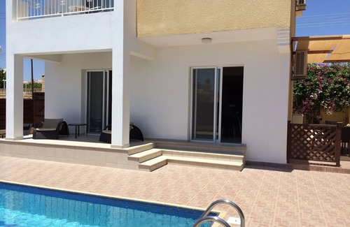 Emba Villa | Villa moderna con piscina privada aislada y acceso a internet wi-fi de alta velocidad