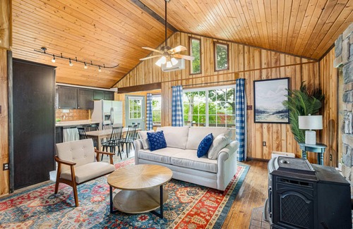 Berkeley Springs Chalet De Esquí | Modern w Mountain Views, Deck & Fire Pit