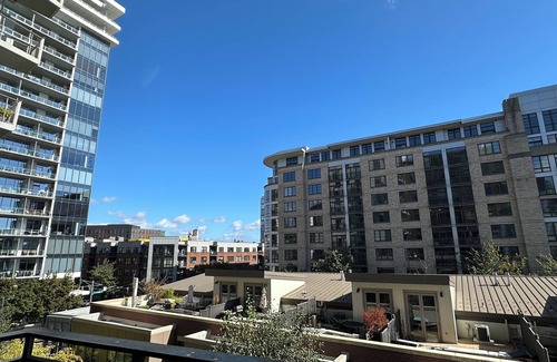 Pearl District Condominio | Modern, Walkable 2BR/2B condo in Pearl District, Portland w/ AC, Wifi, Smart TV