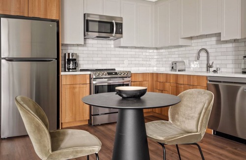 Walnut Creek Apartamento | Modern Walnut Creek 1BR w/A/C & W/D, near BART, by Blueground