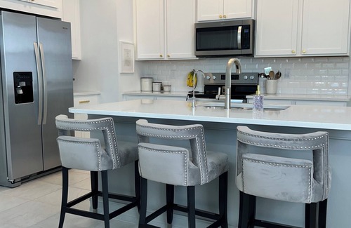 Bonita Springs Casa | Modern Water View Bliss House 3-bedroom 2-bath - Community Pool