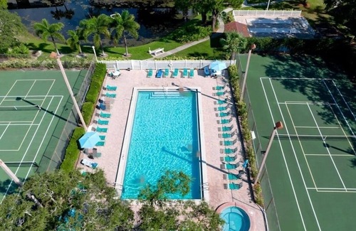 South Bradenton Condominio | Condo encantador 2BR w / 2 piscinas - Cerca de la Academia IMG / Playas / Isla Anna Maria / SRQ