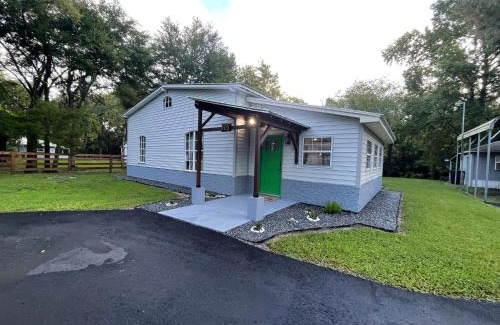 Crystal River Casa | Modern waterfront Manatee Getaway