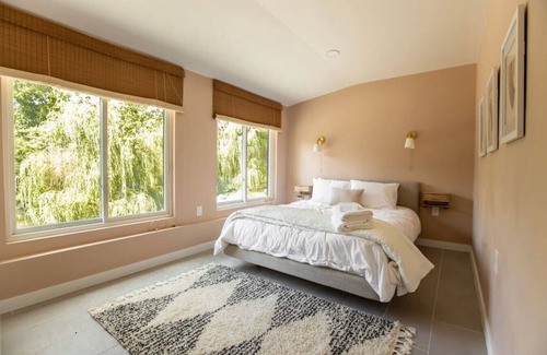 Town of Marbletown Casa | Modern waterfront on Esopus Creek in Kingston