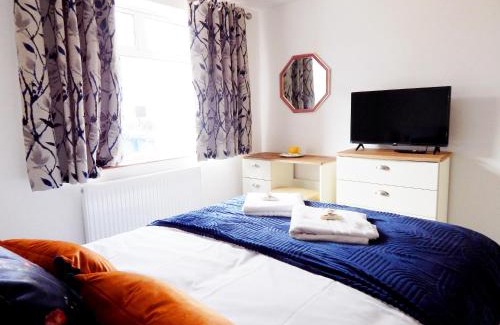 Cambridge Casa | Modern, well located en-suite rooms with parking - Orbitat Accommodations