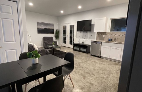 West Dallas Casa | Modern West-Dallas 4 Bedroom Charmer in the City