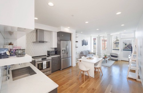 High Point Casa | Modern West Seattle 1BR, Rooftop + Walk to Beach
