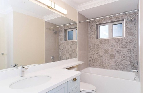 West Side Casa | Modern West Side 3 Bedroom Duplex
