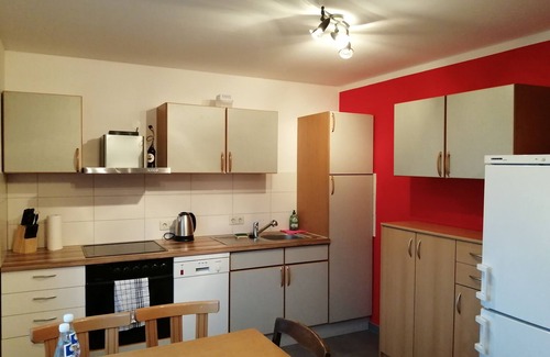 Zirndorf Apartamento | Moderno apartamento completo a 1 km del FunPark y a solo 15 minutos de Nuremberg