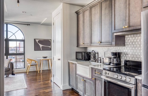 Williamsburg Apartamento | Modern Williamsburg 1BR w/ W/D & Gym, nr Domino Park, by Blueground