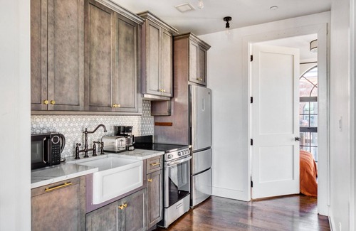 Williamsburg Apartamento | Modern Williamsburg 1BR w/ W/D & Gym, nr Domino Park, by Blueground