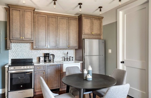 Williamsburg Apartamento | Modern Williamsburg 2BR w/ W/D & Gym, nr Domino Park, by Blueground