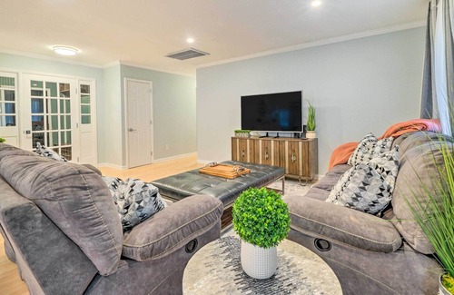 Ogden Casa | Modern Wilmington Getaway ~ 6 Miles to Beaches!