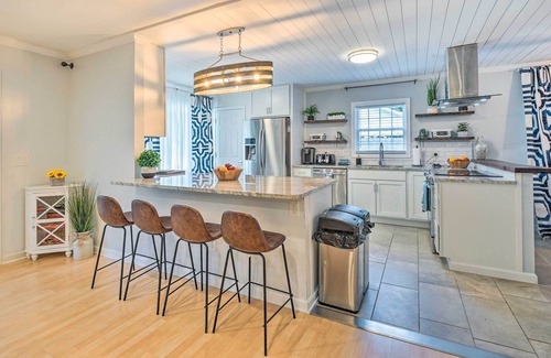 Ogden Casa | Modern Wilmington Getaway ~ 6 Miles to Beaches!