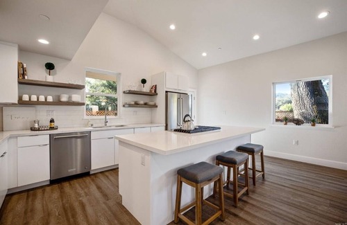 Cloverdale Otro | Modern Wine Country WFH Getaway!