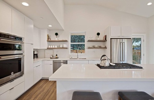 Cloverdale Otro | Modern Wine Country WFH Getaway!