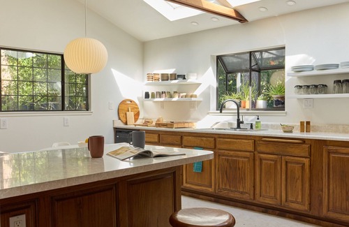 Hacienda Casa | Modern wooded gem with fast WiFi, charming deck, fireplace, W/D & central AC