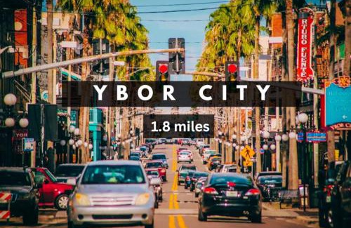 Historic Ybor Apartamento | Modern Ybor 2BD Free Parking Mins to DT
