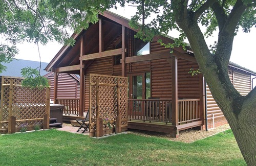 Upwood Chalet De Esquí | 2 bedroom accommodation in Ramsey, Nr Huntingdon